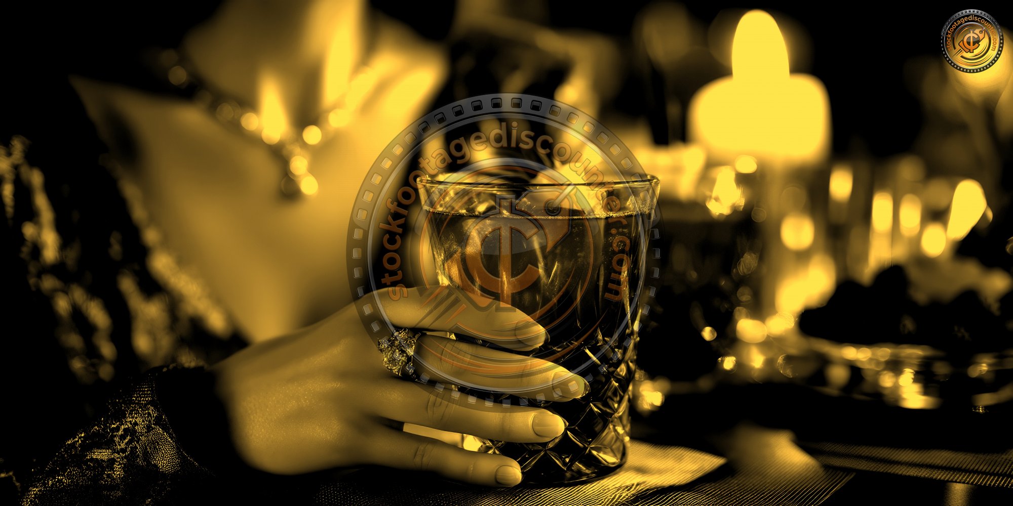 A Women Hand With Jewelry Holding A Cocktail Glas 8497a9ce D71e 4de2 9dc9 50d65d188ce9 1 Gigapixel Standard 6x Gold