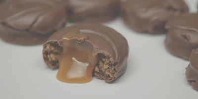 C h o c o l a t e   t r e a t s   w i t h   c a r a m e l   f i l l i n g   a r e   p e r f e c t   f o r   s a t i s f y i n g   s w e e t   c r a v i n g s   d u r i n g   a n y   t i m e   o f   d a y