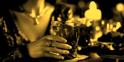 A Women Hand With Jewelry Holding A Cocktail Glas 8497a9ce D71e 4de2 9dc9 50d65d188ce9 1 Gigapixel Standard 6x Gold